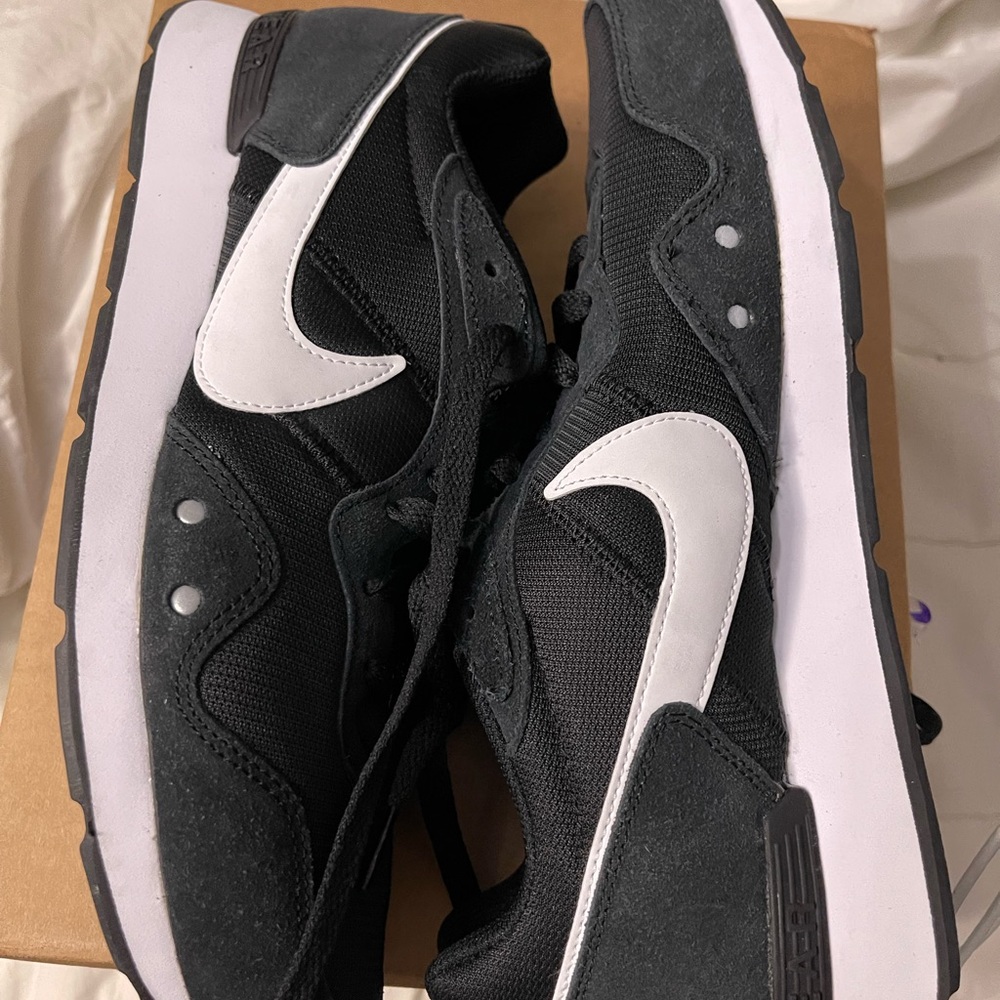 Women’s venture runner shoes